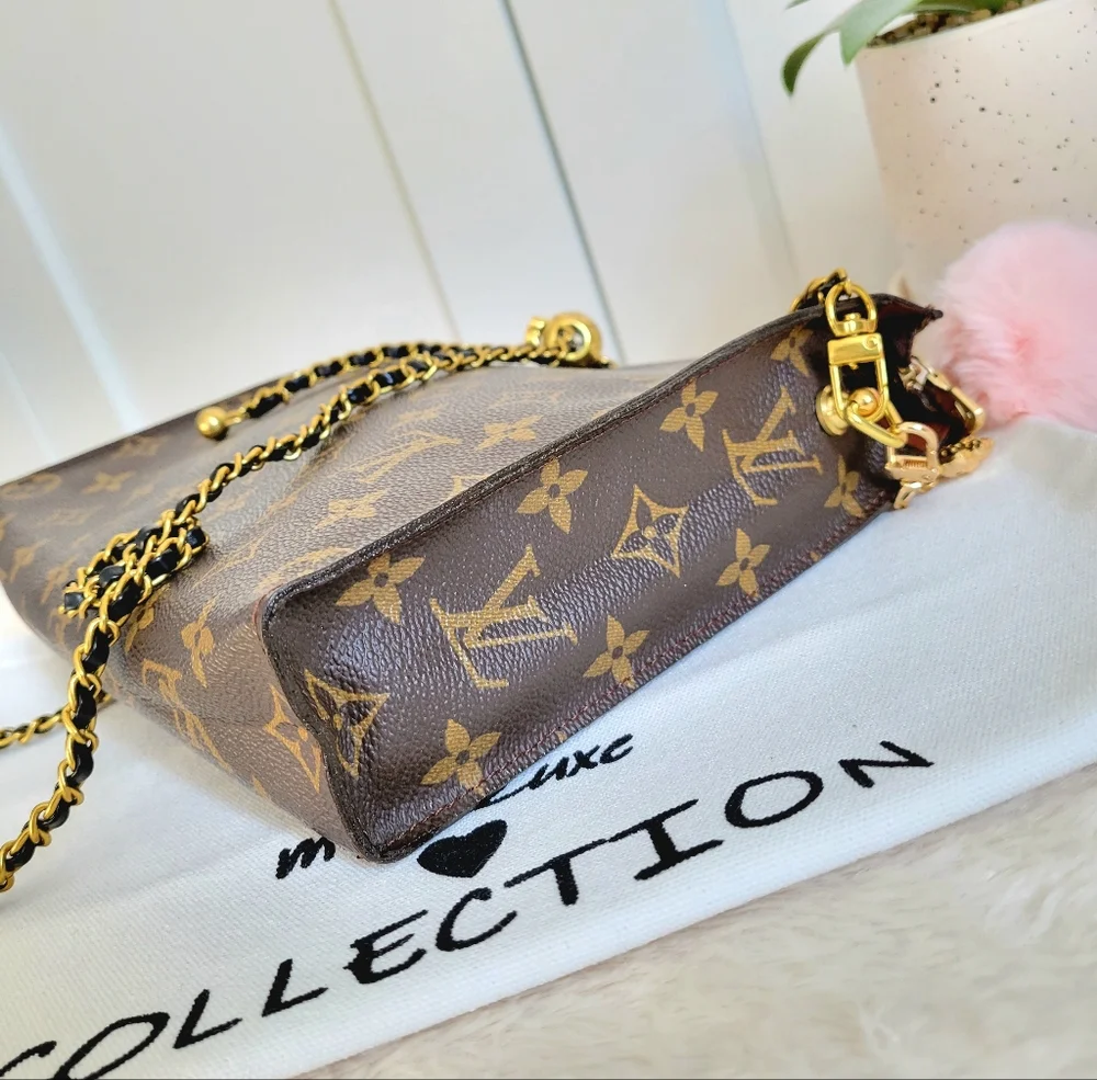 Louis Vuitton Monogram Toiletry 26 -  Clutch Chain Shoulder Bag Crossbody